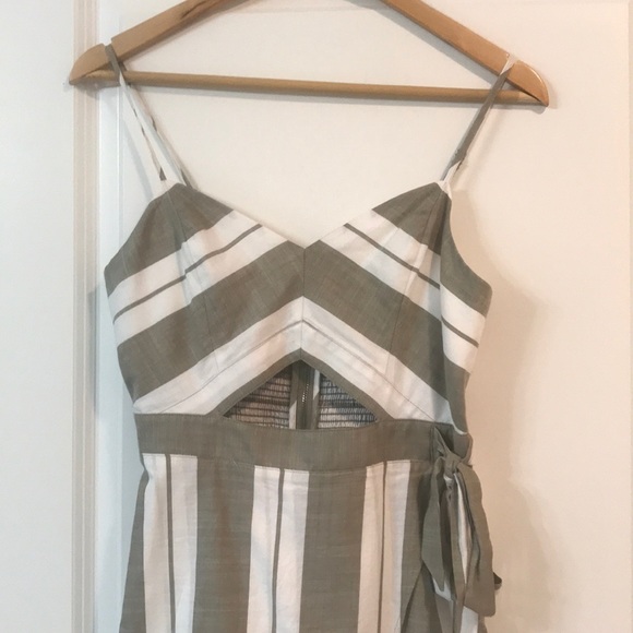 Striped high-low dress with cut out - Picture 3 of 4